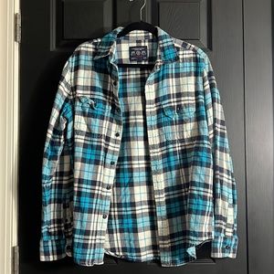 Barely worn American Eagle flannel. Does not fit my style.